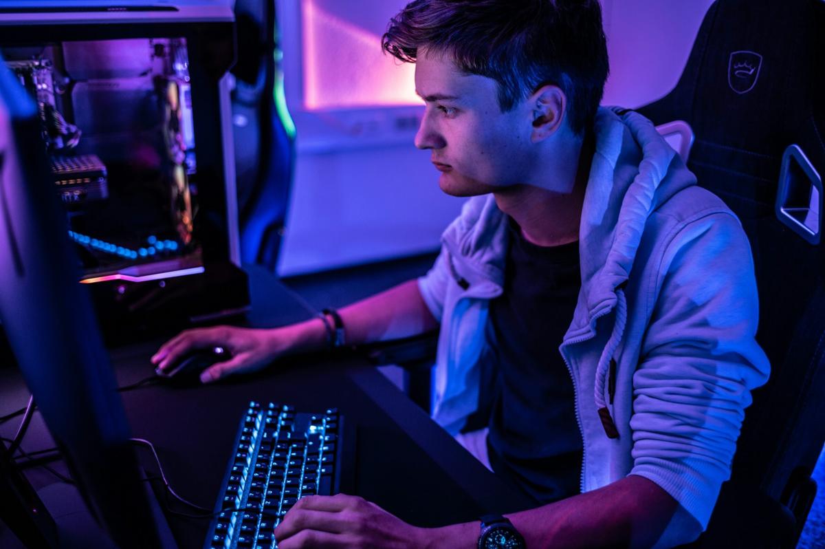 Data-Driven Approaches to Online Color Prediction Games