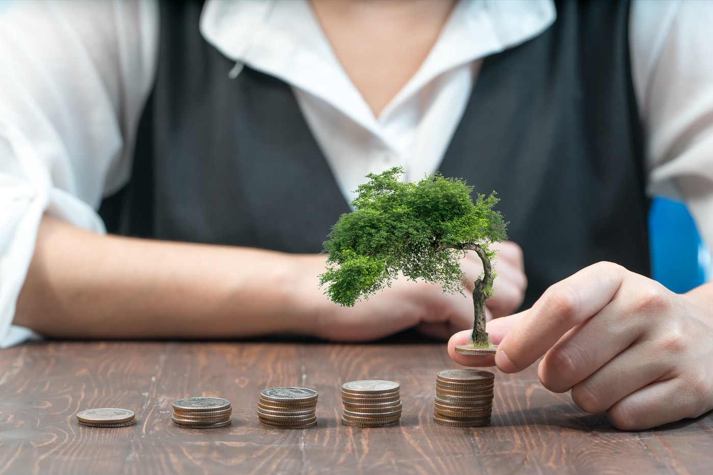From Safe Savings to Market-Linked Growth: Choosing the Right Plan for Your Future