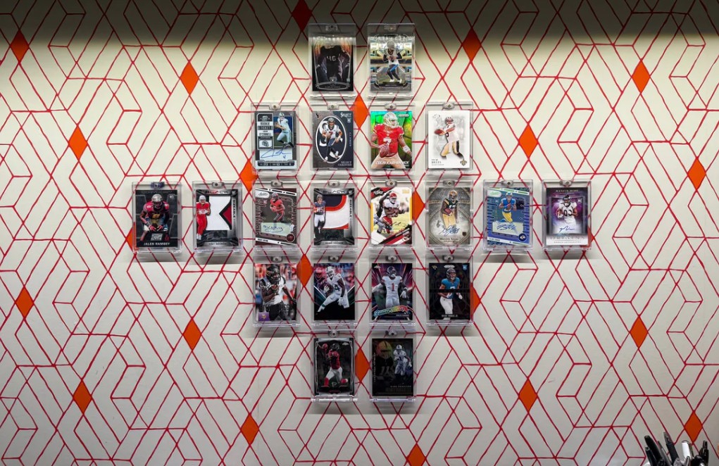 How Flexdeez Sports Card Display Enhances Memorabilia Presentation