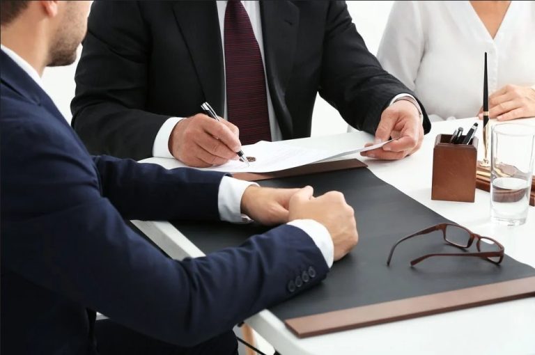 How a Kansas City Traffic Attorney Manages Your Case From Start to Finish 