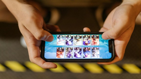 The Online Gaming Shift From Solo Play To Shared Worlds