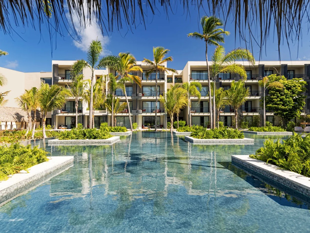 Beyond the City Buzz: What to Expect from Luxury Resorts