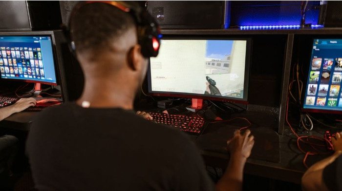 What Makes Online Gaming Communities Strong and Active